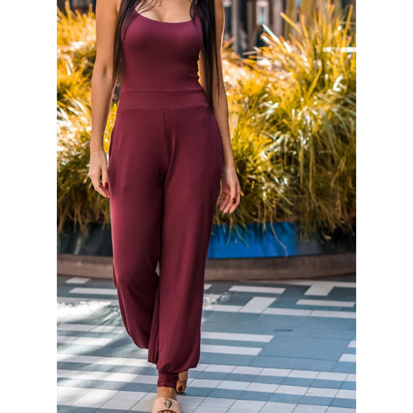 Aria Lattner Organic Bamboo Cotton Cuffed Everyday Jumpsuit Merlot Size XS NWT - Picture 1 of 8